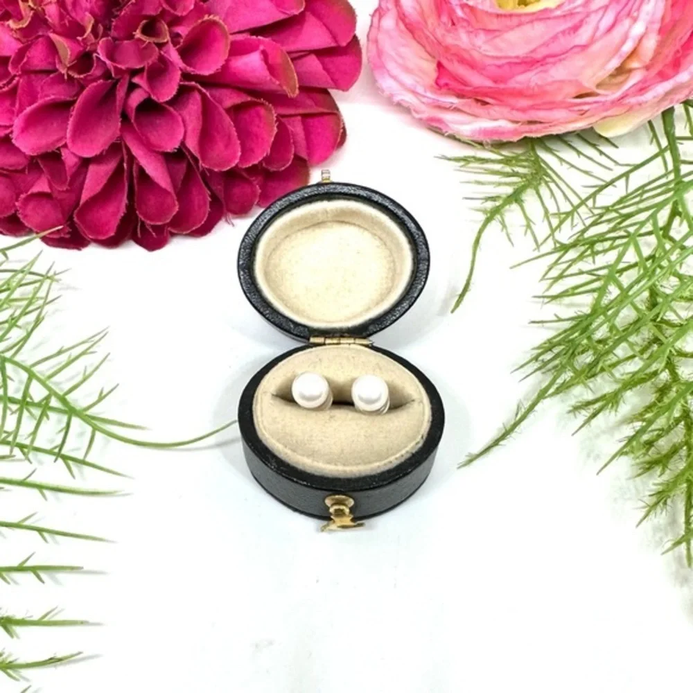 NEW⚜️Sterling Silver Genuine Pearl Stud Earrings- S925